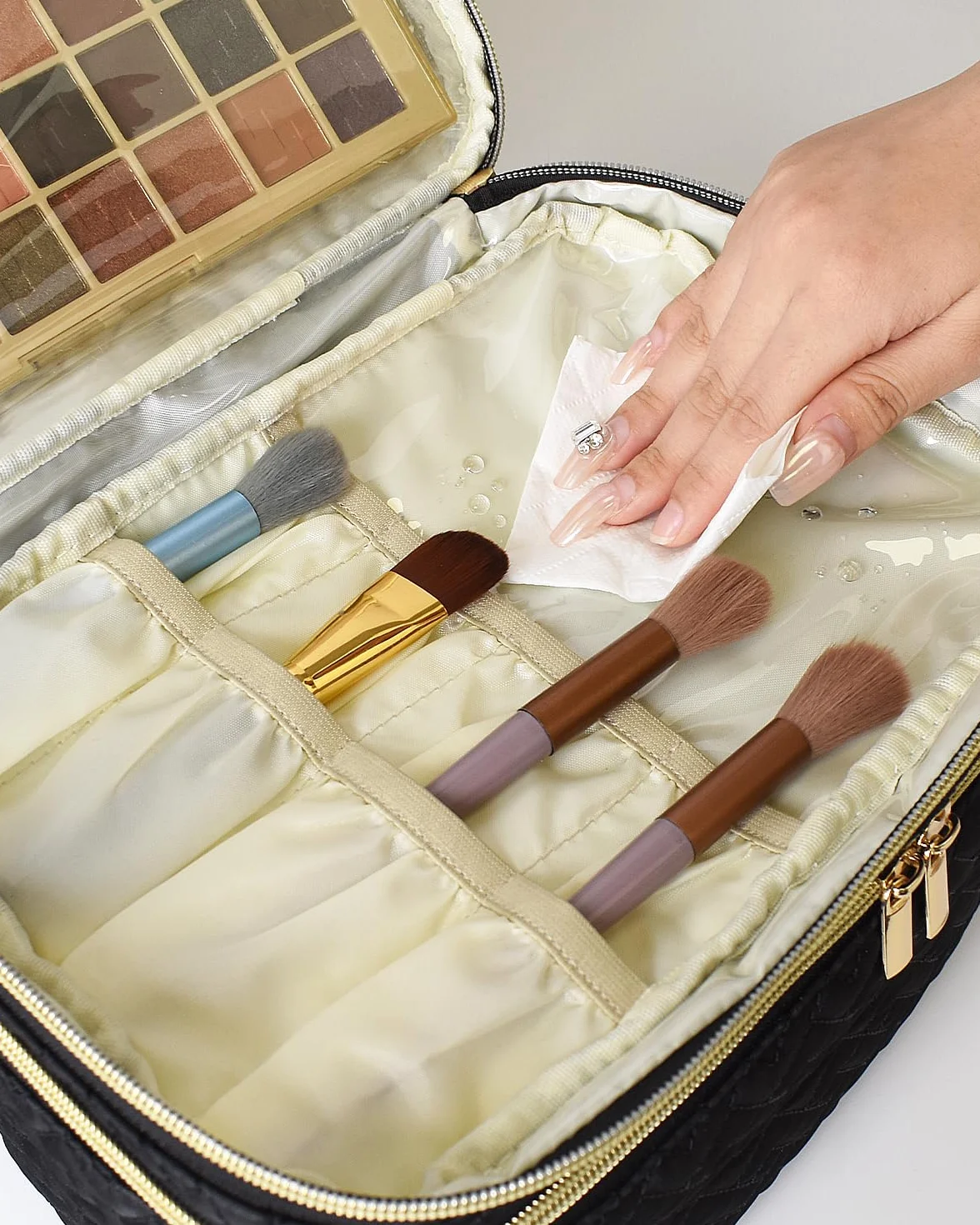 Beauty case organizer da donna, grande borsa per cosmetici a doppio strato con scomparto per pennelli, borsa da toeletta portatile e impermeabile, essenziale da viaggio, nero