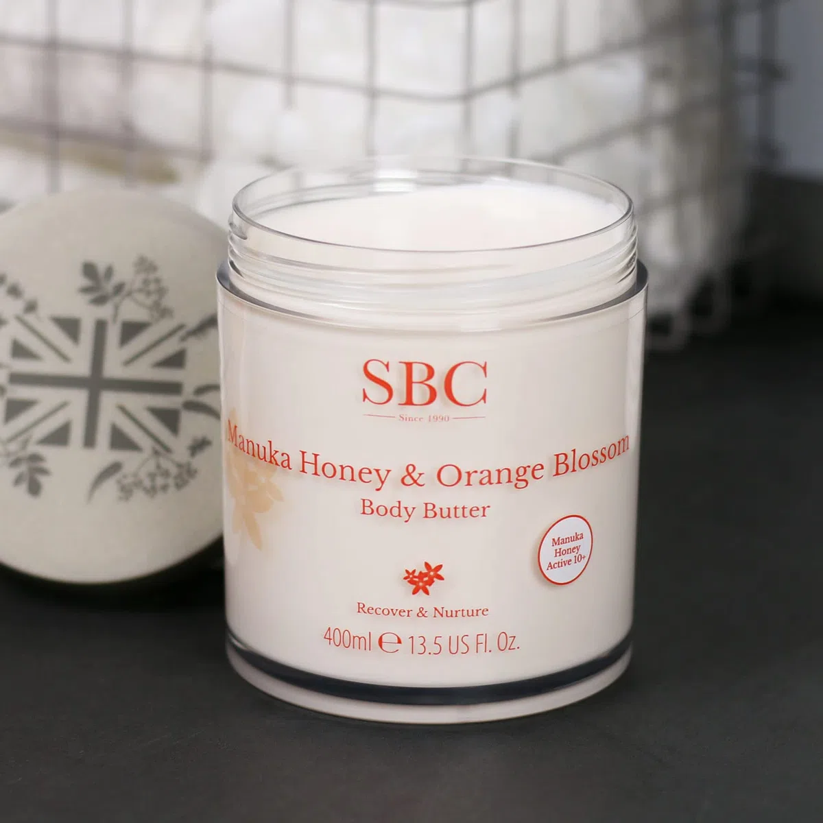 SBC Skincare Burro per il corpo al miele di Manuka e fiori d'arancio, 400 ml, lozione per il corpo idratante per pelli secche e sensibili