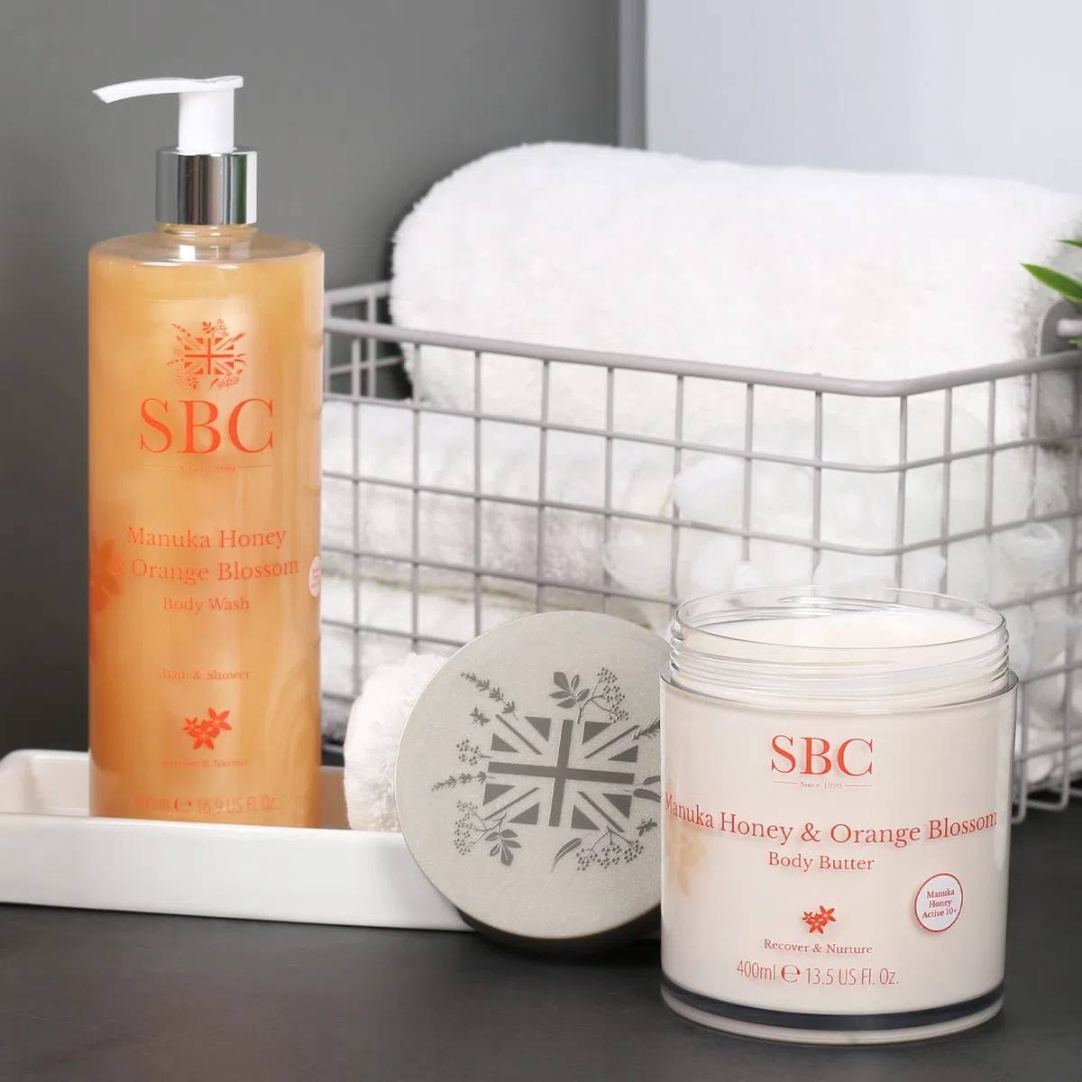 SBC Skincare Burro per il corpo al miele di Manuka e fiori d'arancio, 400 ml, lozione per il corpo idratante per pelli secche e sensibili