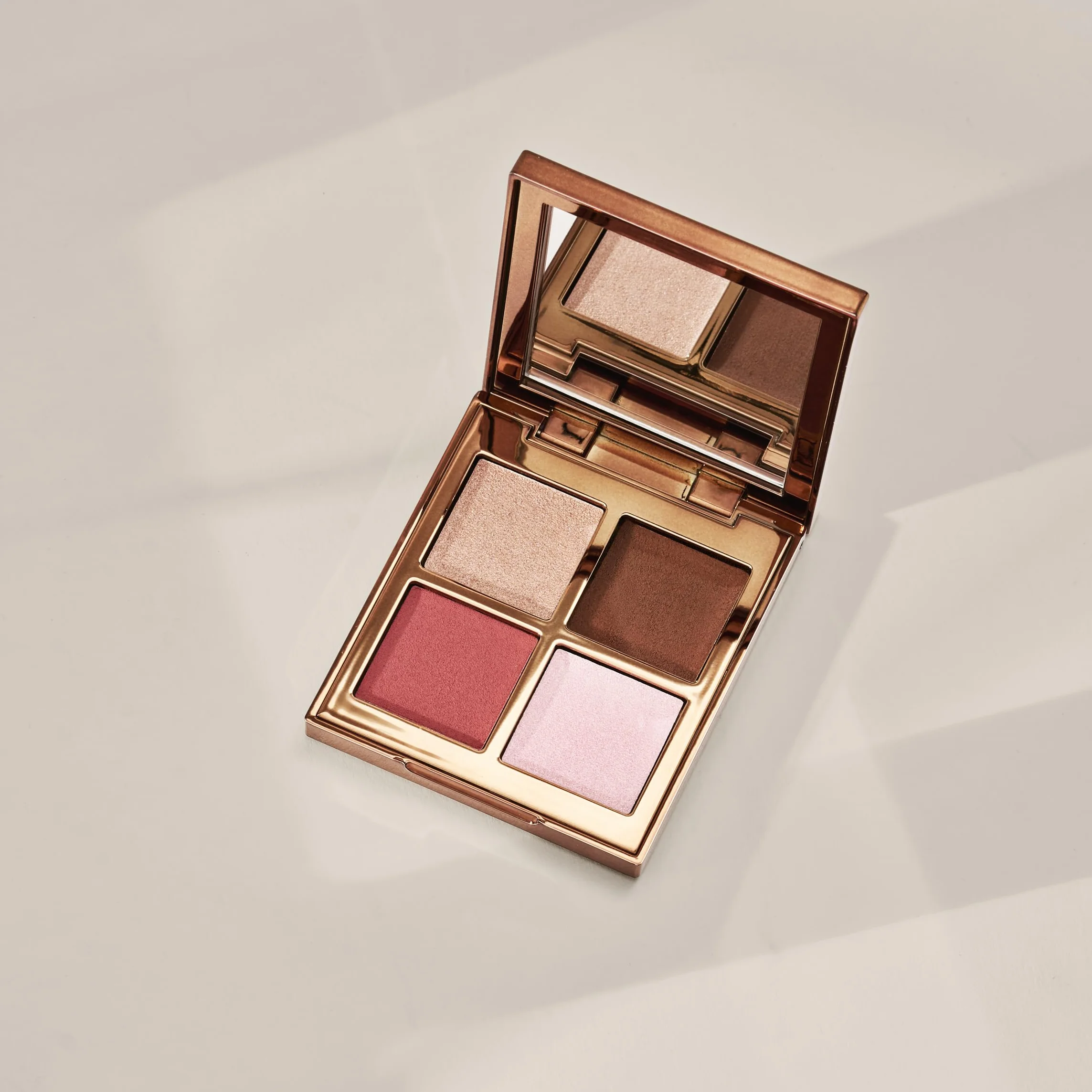 MASQMAI Glow Me Up Face Palette, Palette Trucco con Highlighter, Contouring e Blush, 4 tonalità