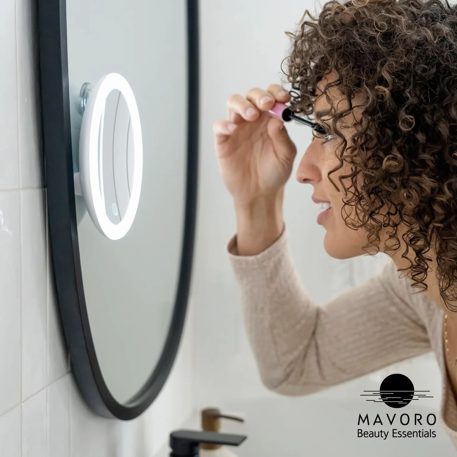 Mavoro Specchio Ingranditore LED 17 cm con 3 ventose forti | Ingrandimento 5X | Specchio trucco & cosmetico da viaggio portatile illuminato (batteria integrata ricaricabile USB-C | 5X)