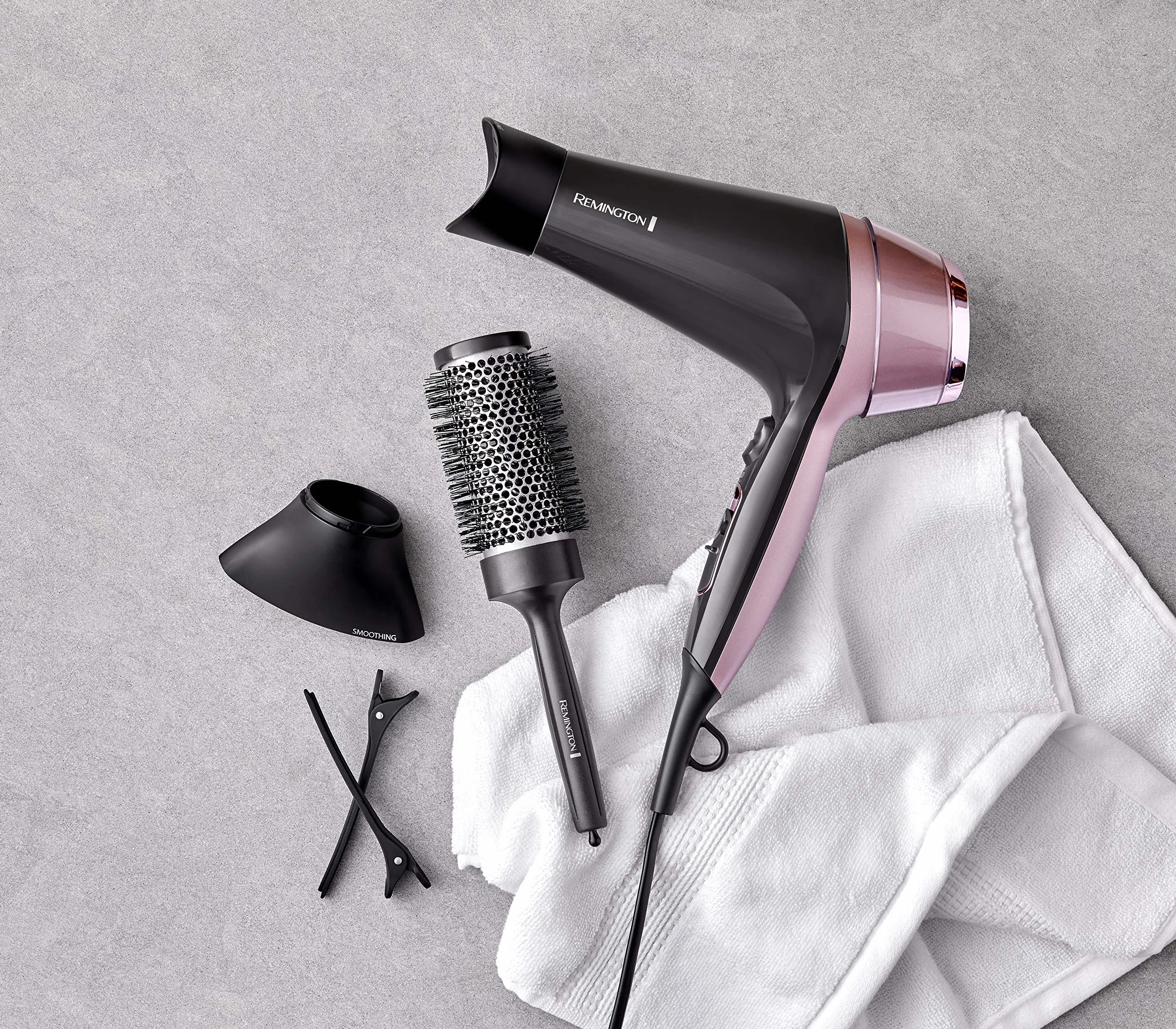 Remington Asciugacapelli 2200W - Asciuga, Piastra e Arriccia - 3 accessori per lo styling: ugello e diffusore, spazzola rotonda da 45 mm e clip, 3 livelli di riscaldamento e 2 di ventilazione, D5707