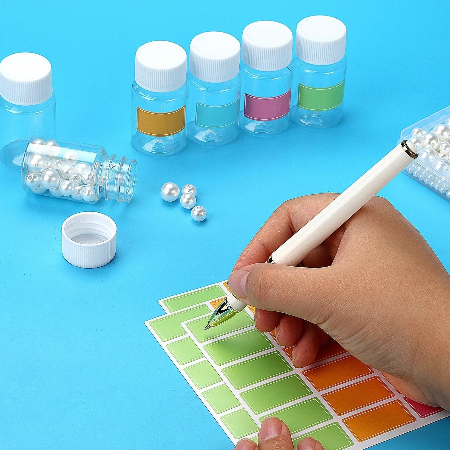 55 Pezzi Bottiglie Plastica 20 ml Bottigliette di Plastica Piccole Bottiglie Piccole Plastica con Tappo a Vite Bianco Bottigliette Trasparente con Adesivi per Viaggi Campeggio