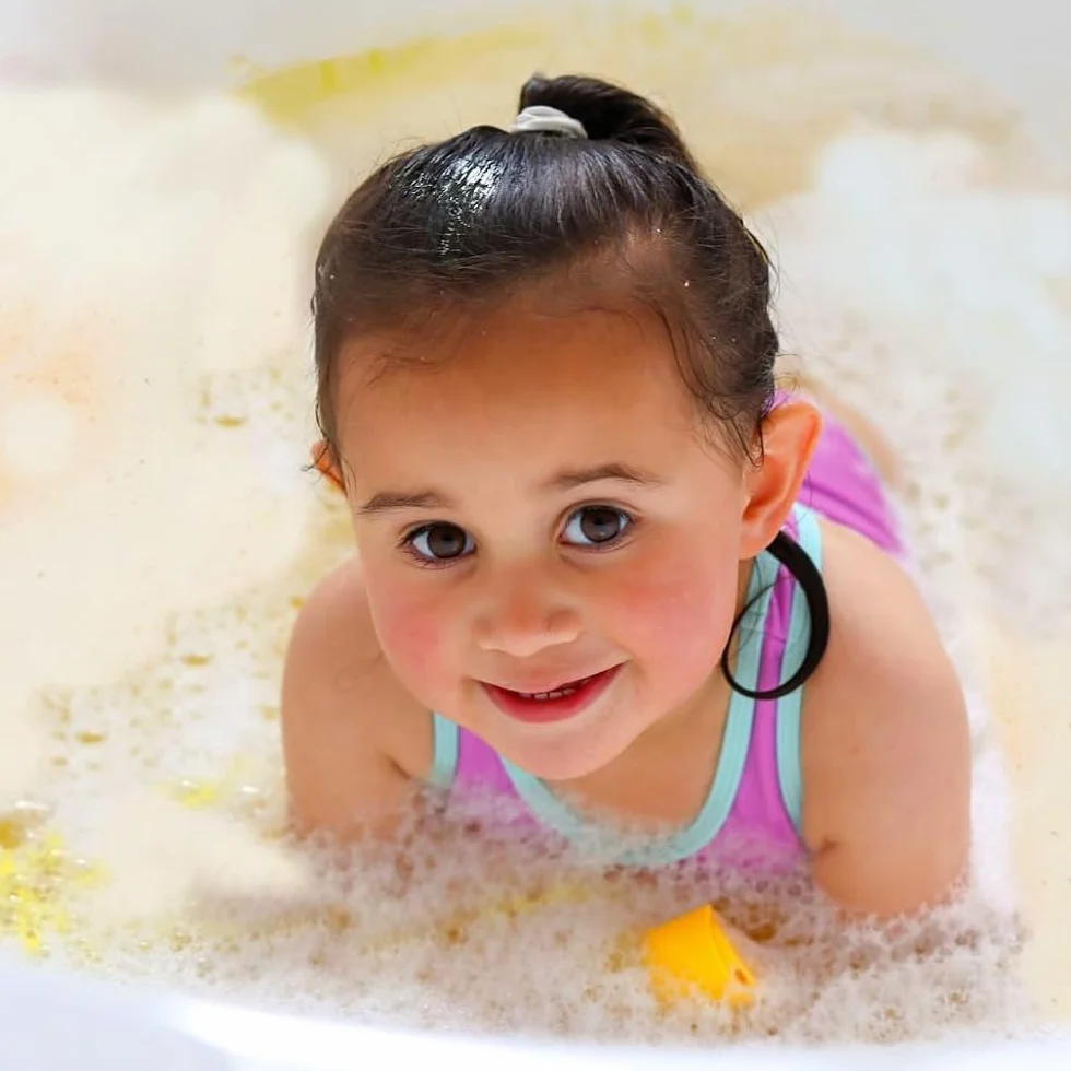 Honeysticks Bagnoschiuma Bambini - Bagnoschiuma Colorato a Base Vegetale, Sicuro e Non Irritante - Cambia il Colore dell'Acqua - Bolle Bagno Bambini da 1-8 Anni - 3 Pz - Blu, Rosso, Giallo