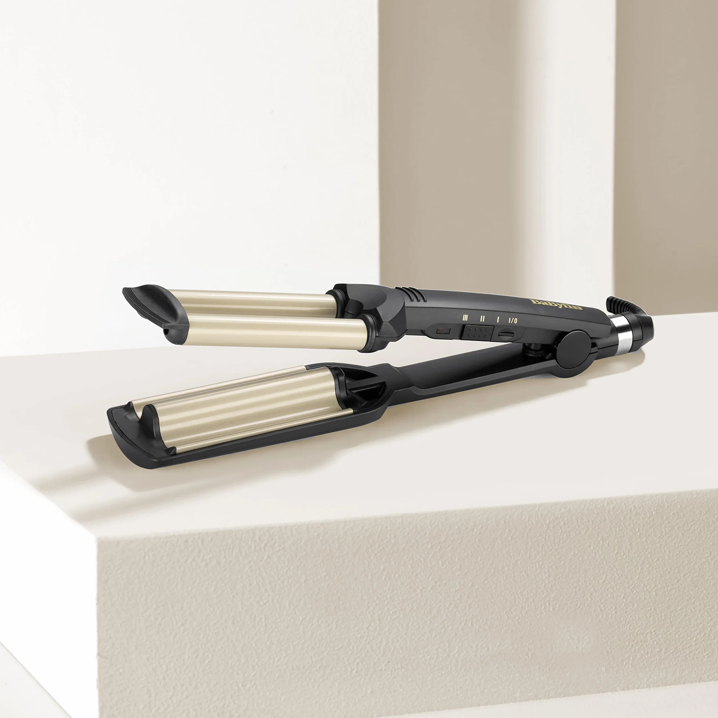 BaByliss Triferro Easy Waves, Beach Waves, Ceramic Titanium, 3 Temperature, Punta termo-resistente, Oro e Nero, C260E