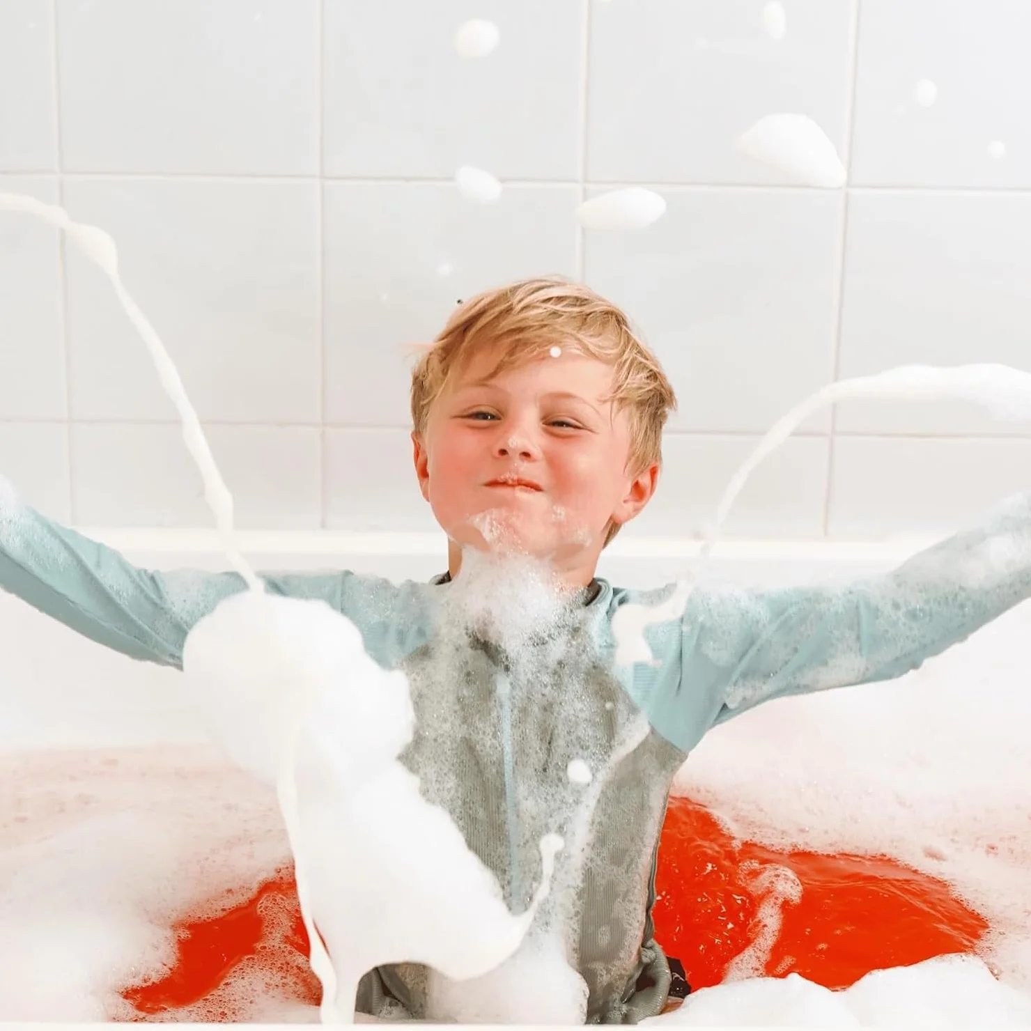 Honeysticks Bagnoschiuma Bambini - Bagnoschiuma Colorato a Base Vegetale, Sicuro e Non Irritante - Cambia il Colore dell'Acqua - Bolle Bagno Bambini da 1-8 Anni - 3 Pz - Blu, Rosso, Giallo