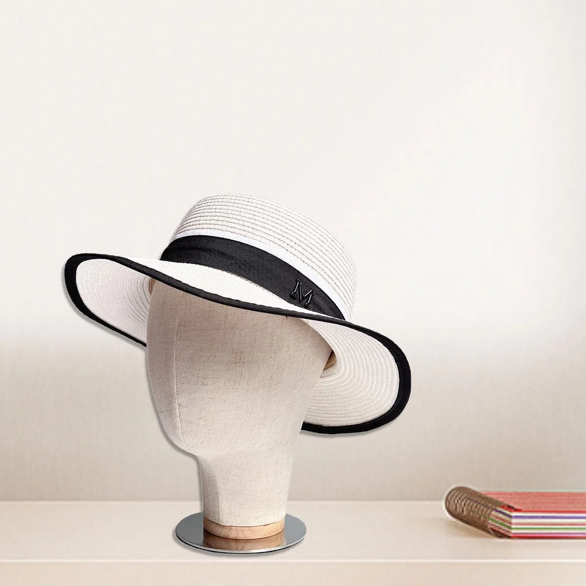 Fenteer Espositore per cappelli per parrucca, supporto per cappelli multifunzionale, testa di manichino per accessorio da barbiere, robusto, Fondo d'Argento
