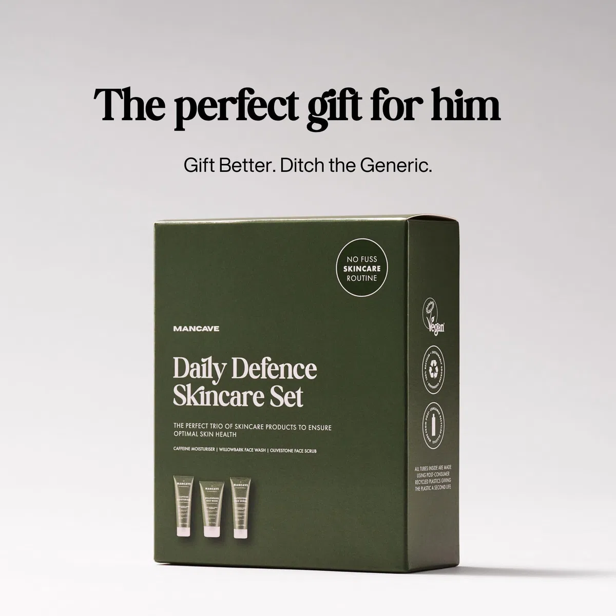 ManCave Set Regalo Uomo con 3 Prodotti di Skincare Naturali, Detergente Viso, Scrub Viso e Idratante Uomo, Formulazioni Naturali, Vegani, Tubetto in Plastica Riciclata, Prodotto in Inghilterra