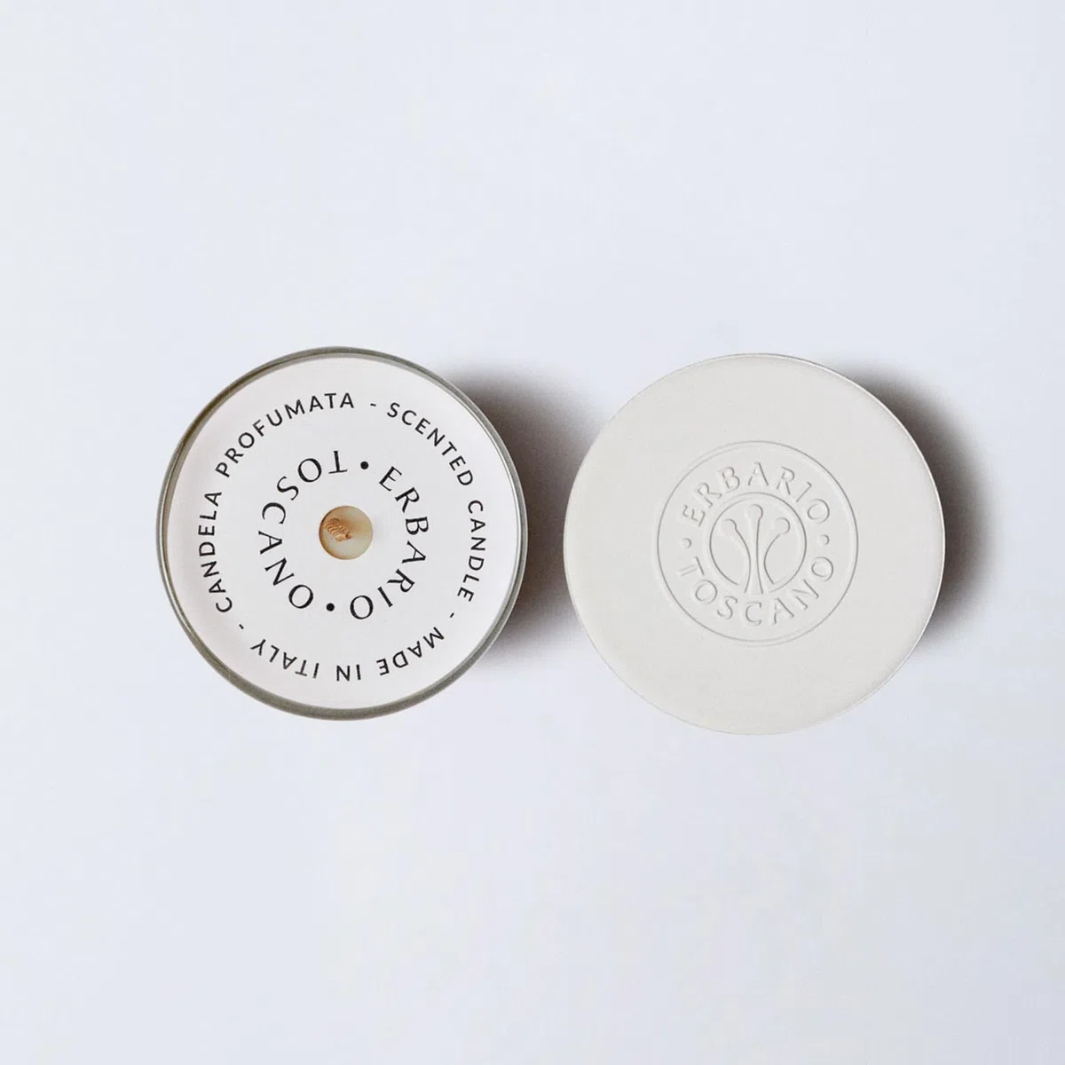 ERBARIO TOSCANO - Candela Profumata Salis con Fragranza Marina, Accordo Marino e Elicriso Mediterraneo, Cera Vegetale, Contenitore in Vetro e Coperchio in Ceramica Naturale 155gr