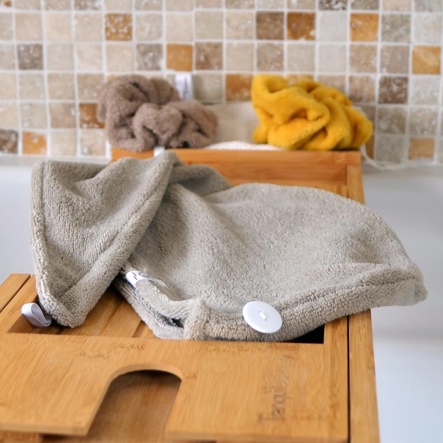2 Pezzi Asciugamano per capelli in spugna di bambù - Assorbente e morbido - Asciugatura rapida - Turbante per capelli con chiusura a bottone - Produzione francese (Bianco Cappuccino)