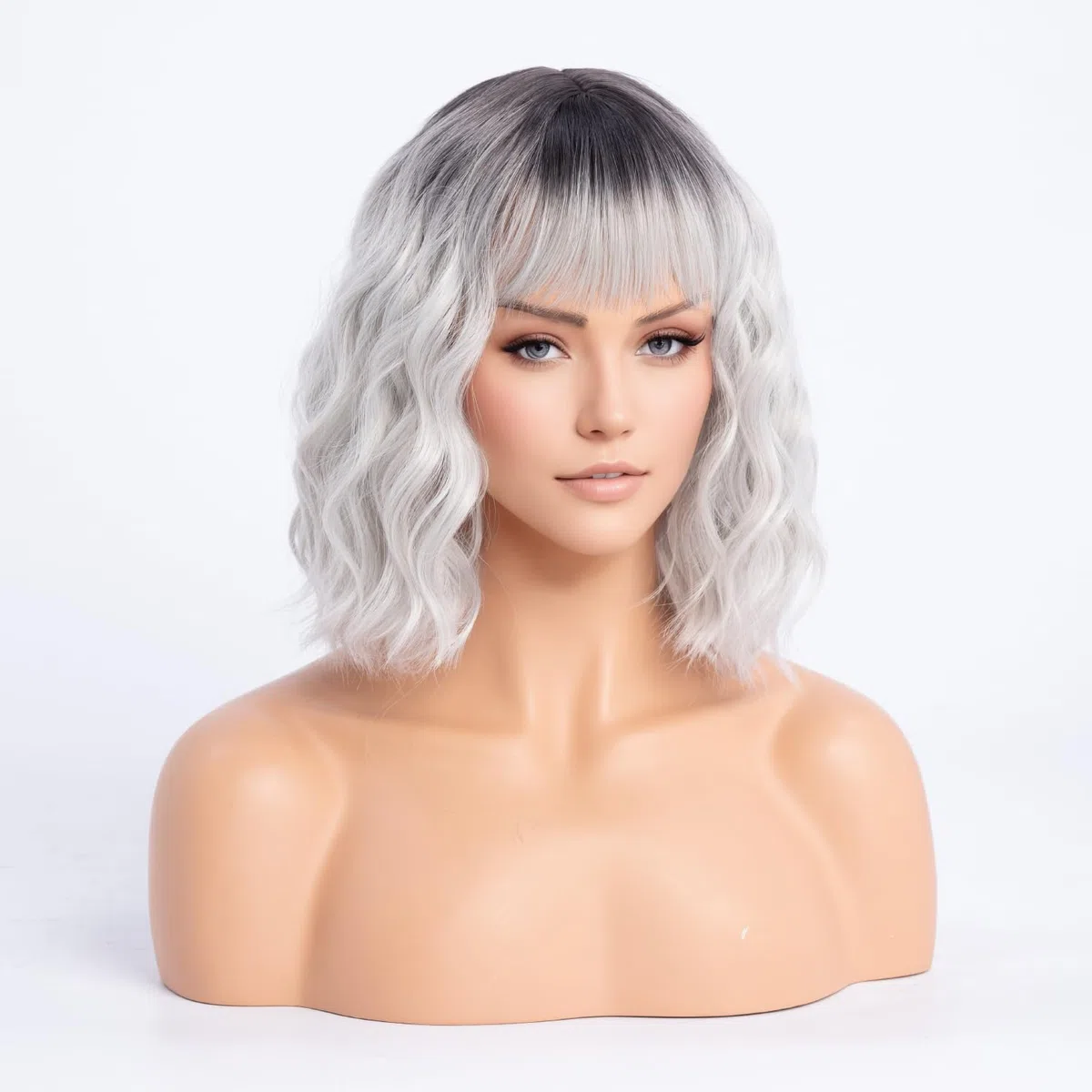 SIMKAYLEE Parrucca da donna ondulata in argento con frange, colore grigio ombreggiato, con radici scure, lunghezza media, per l'uso quotidiano (35,6 cm)